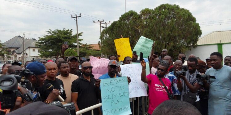 Youths Storm Government House Over Blackout, Rising Insecurity