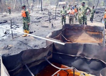Nigerian Navy Destroys Nine Illegal Refineries in Rivers State