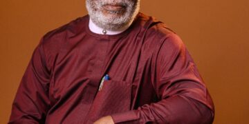 DR OLOFU GIVES OUT 10 MILLION NAIRA TO STUDENTS AS SCHOLARSHIP