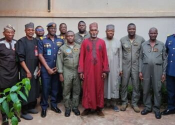 Finally, 𝐁𝐮𝐫𝐤𝐢𝐧𝐚 𝐅𝐚𝐬𝐨 𝐑𝐞𝐥𝐞𝐚𝐬𝐞𝐬 𝟏𝟏 Nigerian Military Men, Aircraft